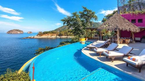 Puerto Vallarta Villa | Oceanfront 15 Bedroom Villa for 34 Guests