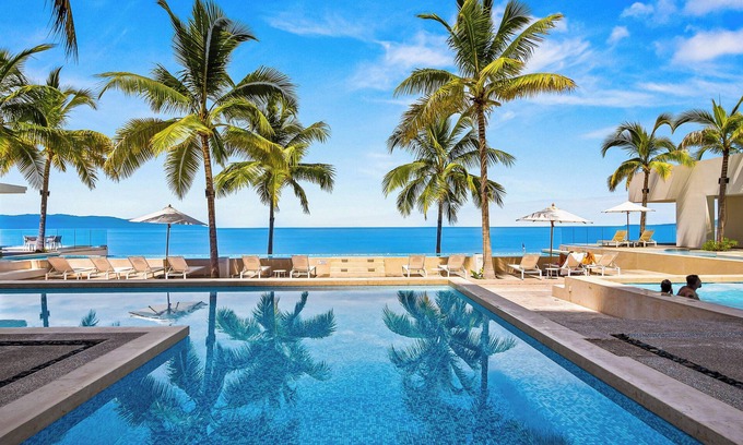 Las Glorias Apartment | Oceanfront 1BR with Balcony & Pool