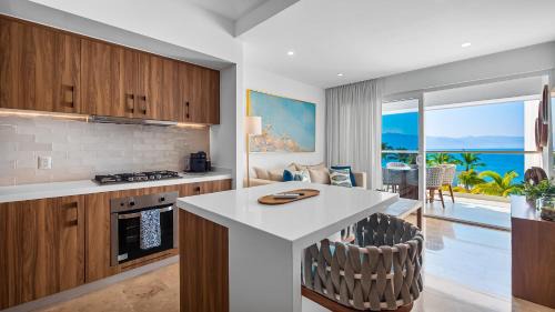 Las Glorias Apartment | Oceanfront 1BR with Balcony - Sea View & Pools