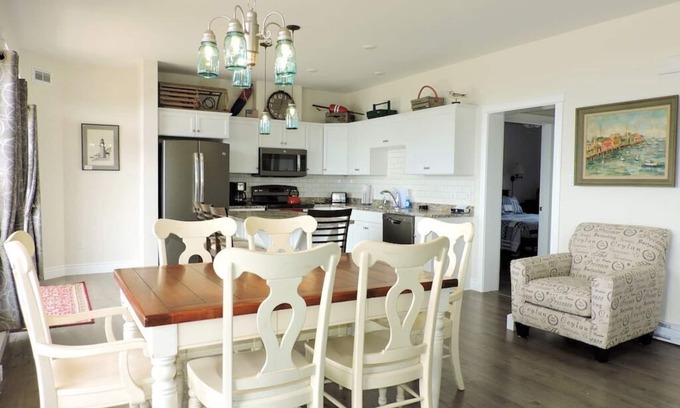 Seawall Condo | Oceanfront ADA Compliant Condo - TidePool