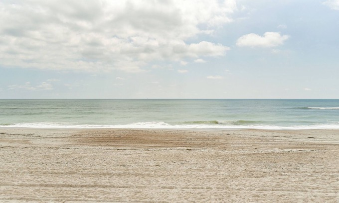 Fernandina Beach Cottage | Oceanfront Amelia Island Cottage: Deck & Boardwalk