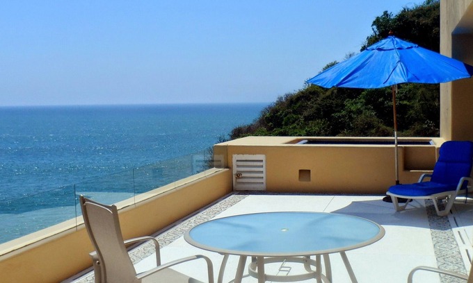 Puerto Marques Apartment | Oceanfront apartment. Great service. Beautiful private terrace with pool
