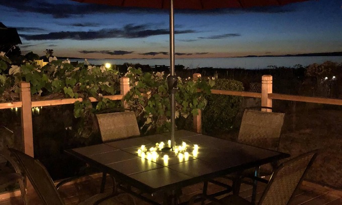 Regional District of Nanaimo House | Oceanfront Beach House Available for 30+ Day Rentals - Great Monthly Rates!