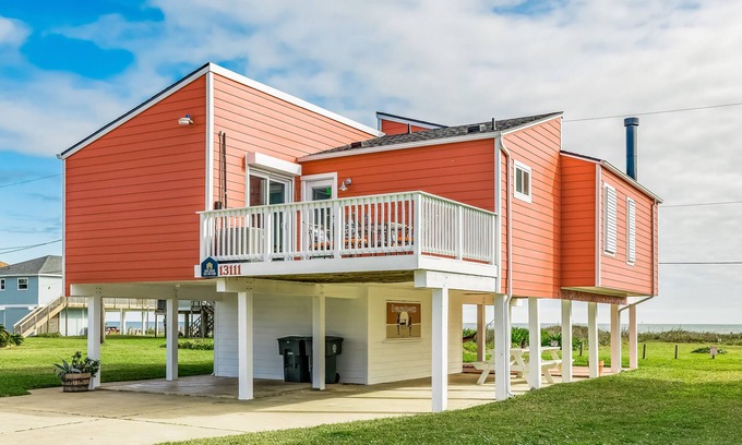 Bermuda Beach House | Oceanfront Beach House w/Beach View, Beautiful Decor, Free WiFi, Central A/C