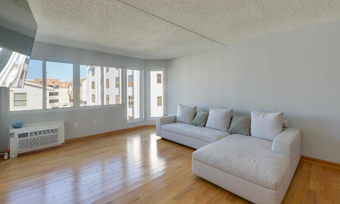 Southend Apartment | Oceanfront Brigantine Condo with Community Pool!