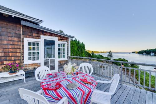 Boothbay Harbor House | Oceanfront Cottage with Deck 2 Mi to Boothbay Harbor