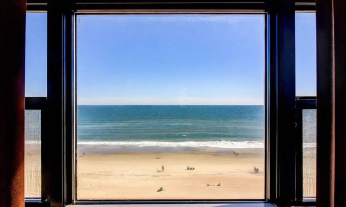 Indian Beach Condo | Oceanfront condo at Summer Winds Resort in Indian Beach, NC