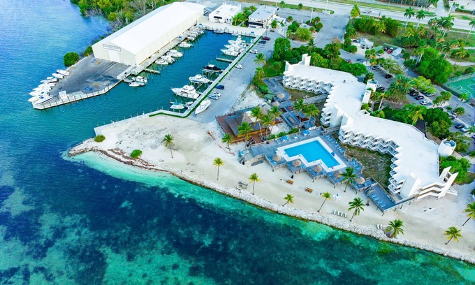 Toll Gate Shores Condo | OCEANFRONT CONDO IN THE FLORIDA KEYS