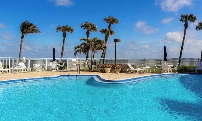 Central Beach Apartment | Oceanfront condo living in the heart of Vero beach