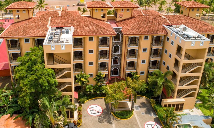 Barrio Los Villalobos Apartment | Oceanfront condo with pool, upscale atmosphere, & great location