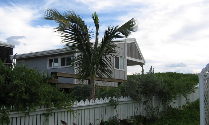 Hope Town Cottage | Oceanfront Cottage With Great Location