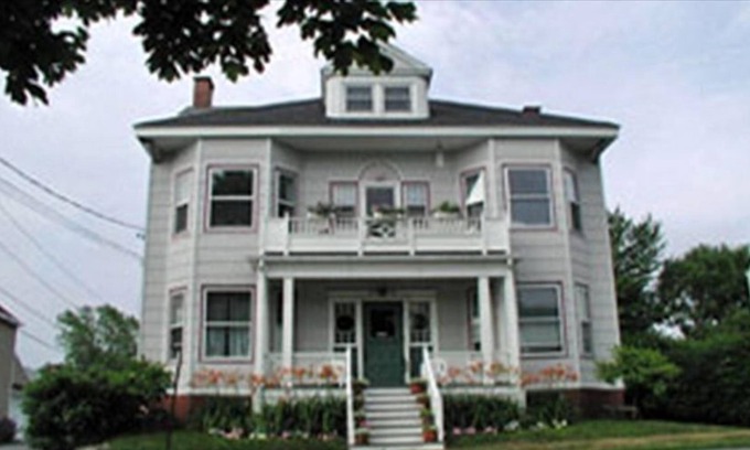 Willard Apartment | Oceanfront Dog Friendly Apartment