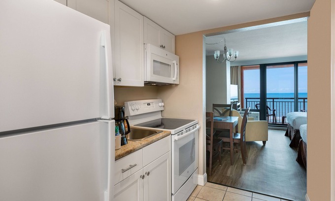 Myrtle Beach Resort | Oceanfront Double Efficiency w/View + Official On-Site Rental Privileges