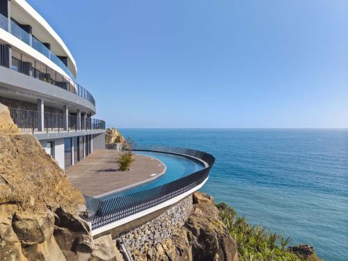 Camara de Lobos Apartment | Oceanfront Elegance Madeira Retreat
