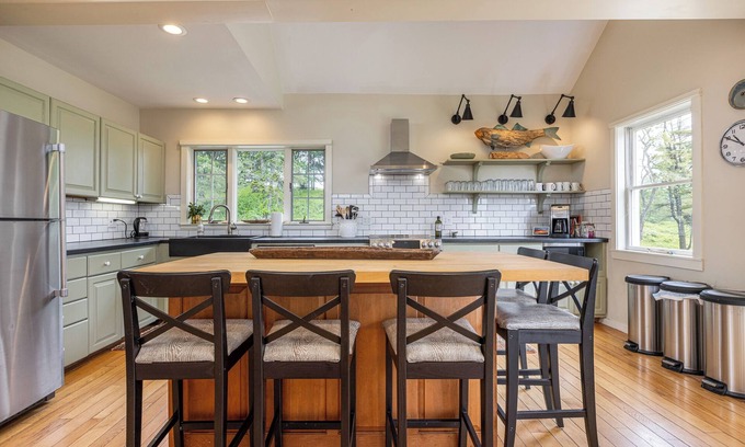 Cape Elizabeth House | Oceanfront farmhouse on a private beach!