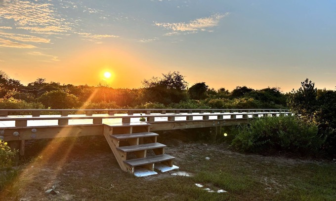 Sullivan's Island House | Oceanfront Home, Stunning Views, Sun Deck, Screened Porch, Walk to restaurants!