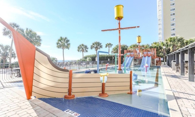 Myrtle Beach Resort | Oceanfront HoneyMoon Suite*Jaccuzi*Pools*Downtown