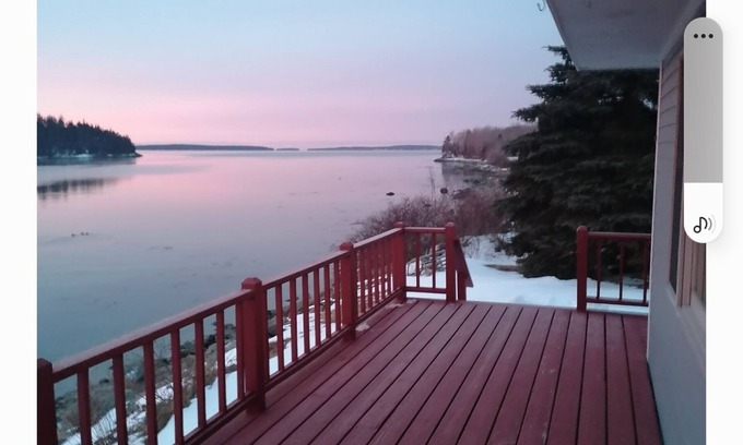 West Tremont House | Oceanfront house with a hot tub