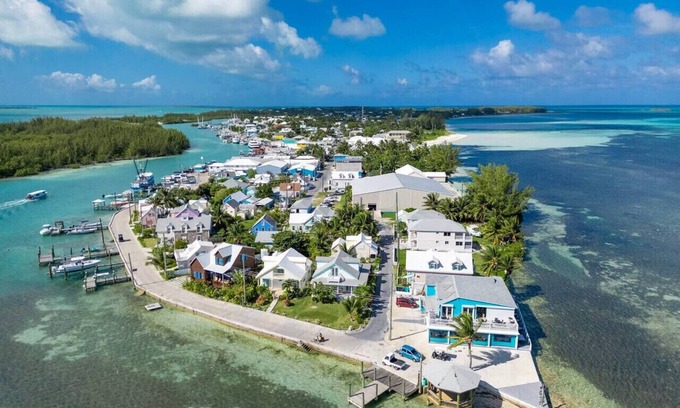 Spanish Wells House | Oceanfront Island Living | Relaxation & Fun