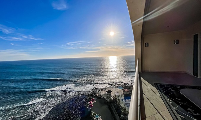 Playa Encantada Condo | Oceanfront-LasOlasCondo-Pools&Jacuzzi-Rosarito