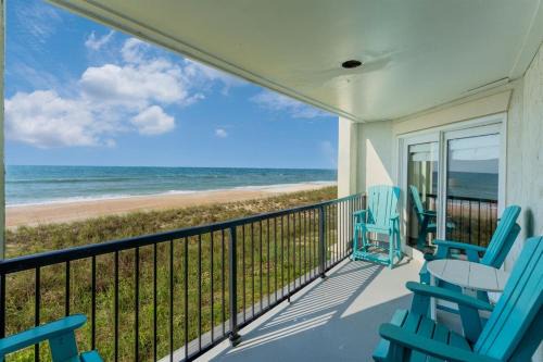 North Topsail Beach Apartment | Oceanfront Luxury at Villa with a View!