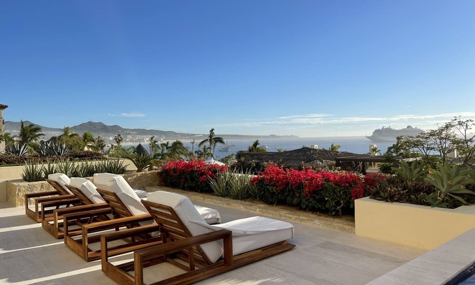 El Medano Ejidal Villa | Oceanfront Luxury Escape, Breathtaking Views. Private Pool & Jacuzzi
