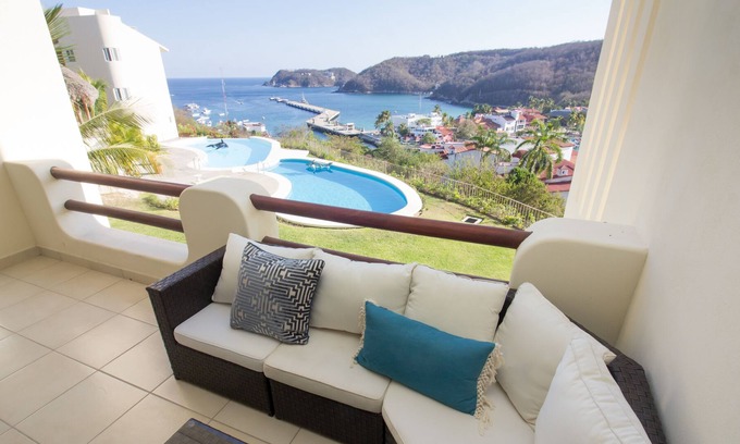 P Chahue Condo | Oceanfront Luxury & Centrally Located In Huatulco