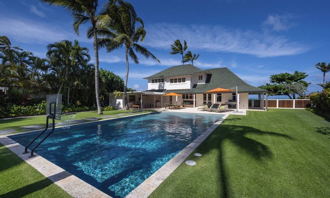 Lanikai House | Oceanfront Luxury Home in Lanikai- sleeps 8