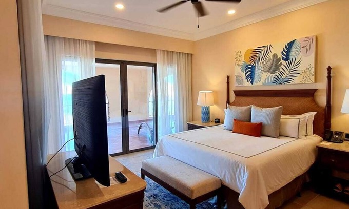 Loreto Apartment | Oceanfront Luxury Villa in Loreto, Spa Access & Adventure-Filled Getaway!