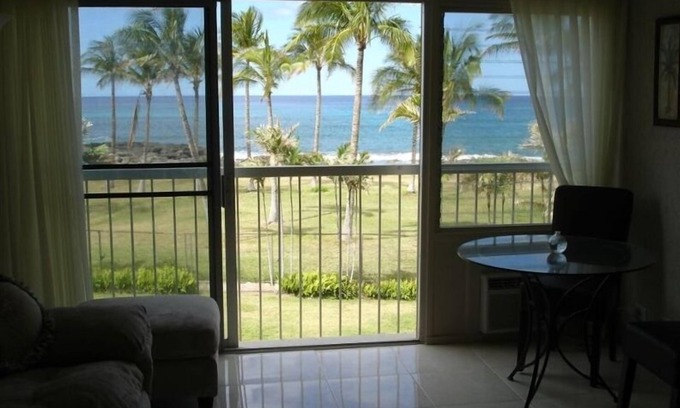 Makaha Condo | Oceanfront Makaha Surfside Condo - Coved White-Sand Beach with gated-access