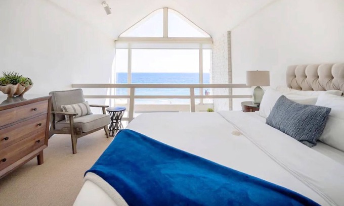 Central Malibu House | Oceanfront Malibu Townhouse On Quiet Road