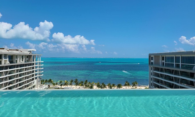 Downtown Cancun Resort | Oceanfront Penthouse in Cancun – Spend Christmas 2025 in Paradise!
