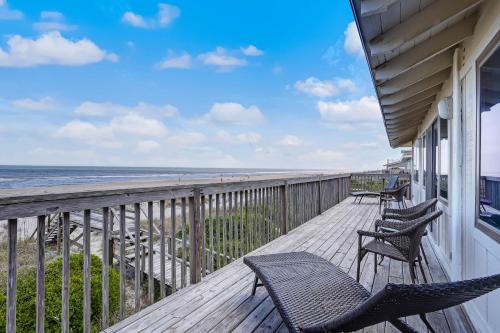 Fernandina Beach Hotel | Oceanfront Pet Friendly Unit