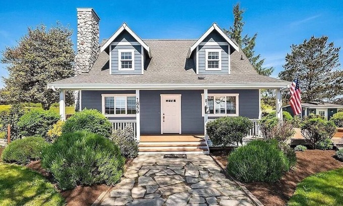 Oak Harbor House | Oceanfront Retreat w/Hot Tub, Game Room & Views – Sleeps 12