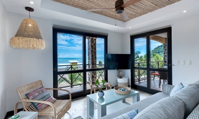 Barrio Los Villalobos House | Oceanfront Rooftop Bahia Encantada Jaco L3