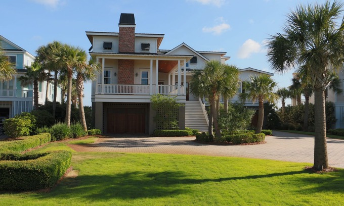 Isle of Palms House | Oceanfront/Sleeps 18/Lady Poseidon/Elevator/Pool & Heatable Spa