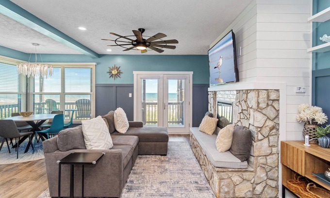 Emerald Isle Condo | Oceanfront, Stunning Contemporary Condo,1st Floor, Recently Remodeled
