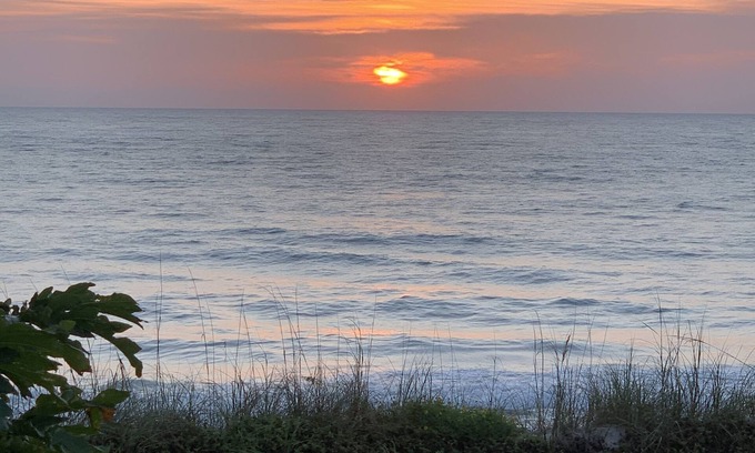 Central Beach Condo | Oceanfront sunrise condo