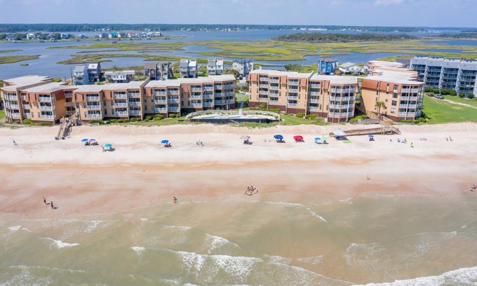 Sneads Ferry Condo | Oceanfront End Unit 2BR Condo - Linens Included