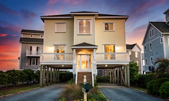 McCutcheon Field House | Oceanfront home w/Relaxing views! Pet Friendly