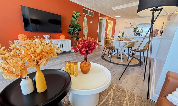 Hermosa Beach Hotel | Oceanfront View 2 BR w Pool & Parking
