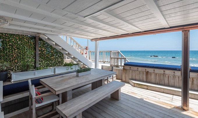 Eastern Malibu House | Oceanfront with Hot Tub, BBQ, Private Beach, Dog Friendly, Fully Stocked