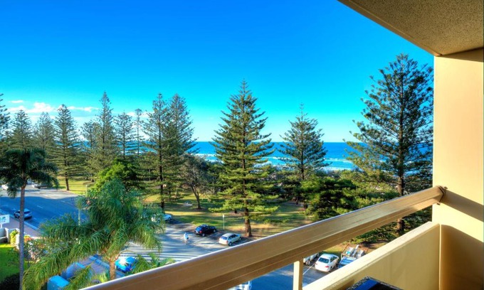 Burleigh Heads Apartment | Oceania on Burleigh Beach