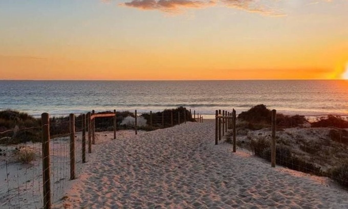 Scarborough Apartment | Oceanic Escape: 50m to beach