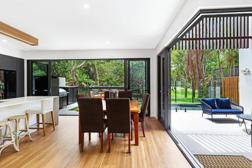 Warana House | Oceanic-Pet Friendly Townhouse 8min to Mooloolaba