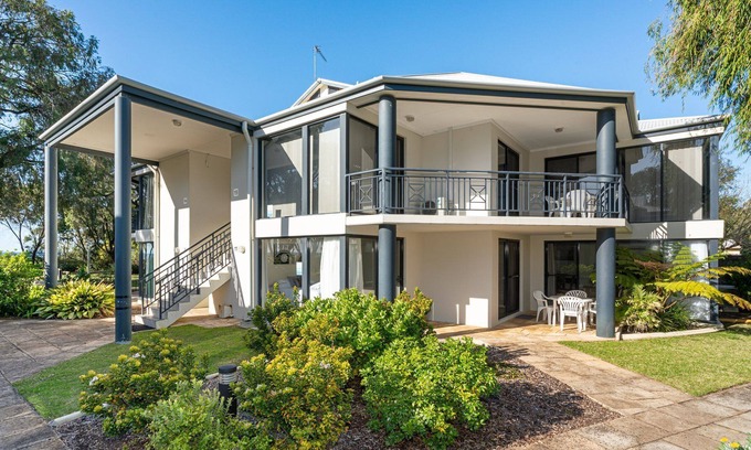Broadwater Resort | Oceans Edge - Unit 11