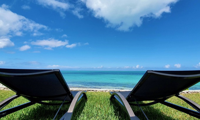 Spanish Wells House | Oceanside house with private tropical garden, kayaks and paddle boards.