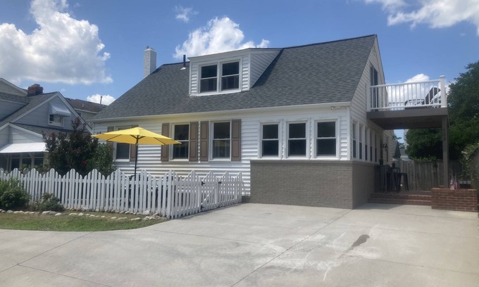 Northeast Virginia Beach Cottage | Oceanside North End Cottage