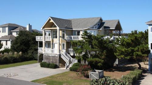 Whale Head Hill House | Oceanside, Ocean Views, Hot Tub, Close to Beach Access, 743, Golden Days