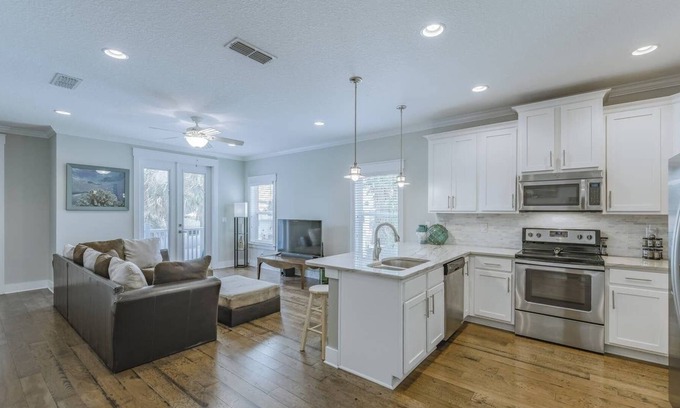 Jacksonville Beach House | Oceanside Paradise - Ultra-modern Beach Townhouse